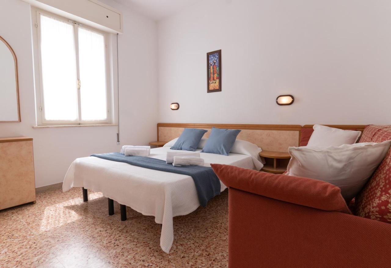 Hotel Greta B&B Rimini Exterior foto