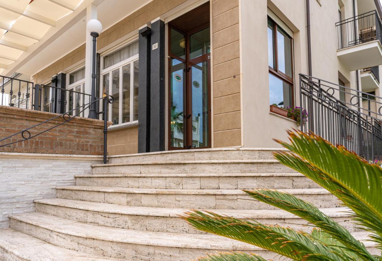 Hotel Greta B&B Rimini Exterior foto