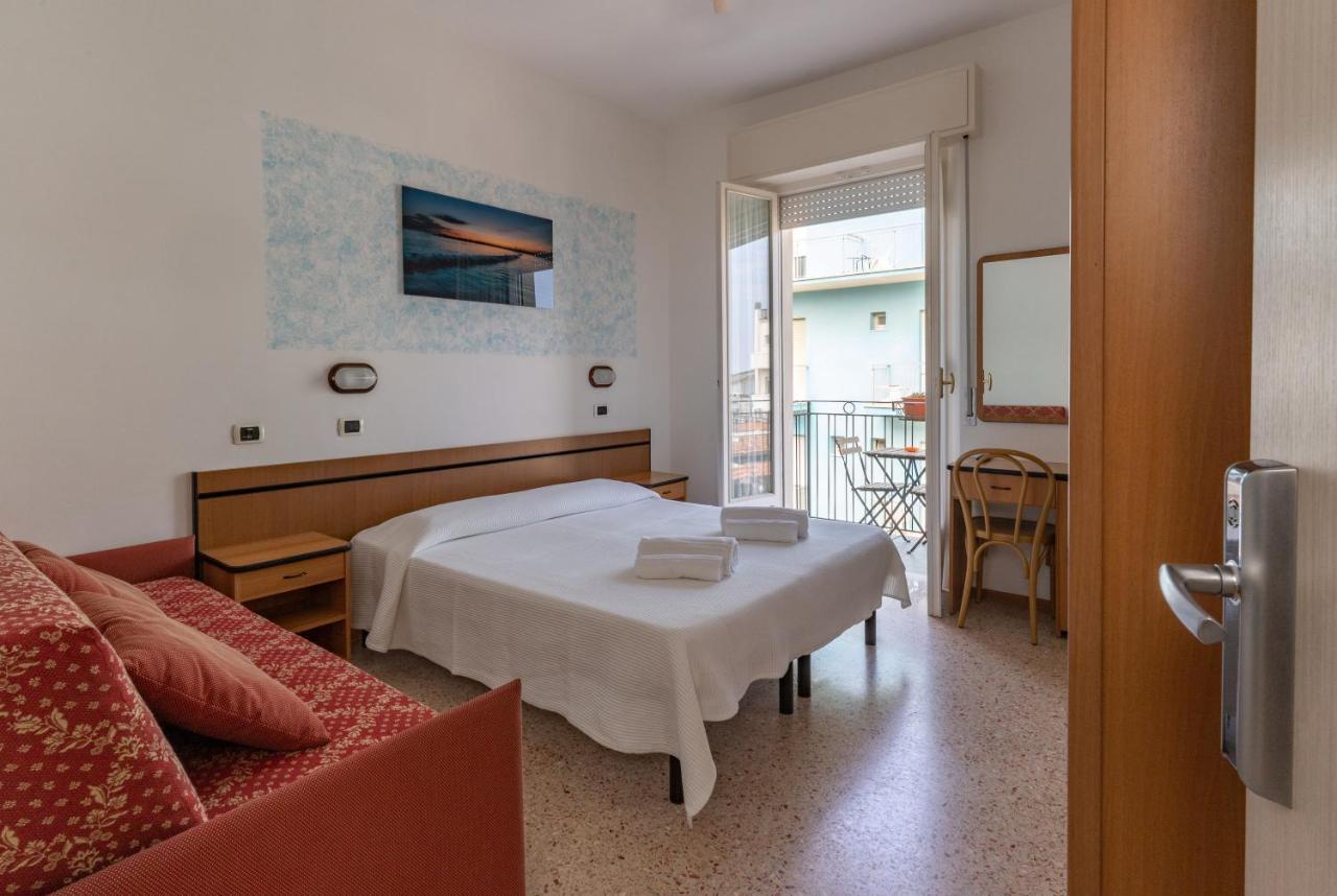 Hotel Greta B&B Rimini Exterior foto
